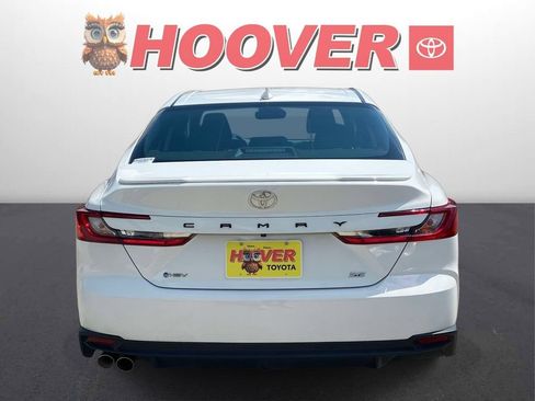 Used 2025 Toyota Camry SE w/ Convenience Package FWD image 3