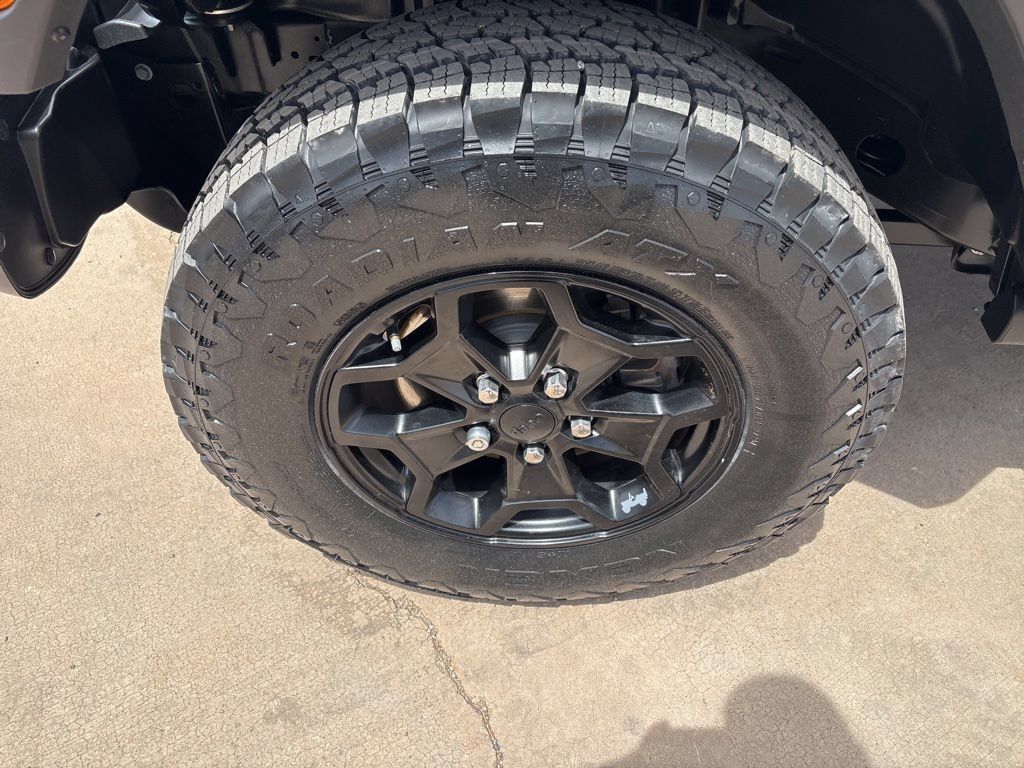 Used 2022 Jeep Gladiator Sport AWD/4WD image 9