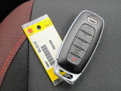 New 2025 Nissan Versa SR w/ Trunk Package image 29