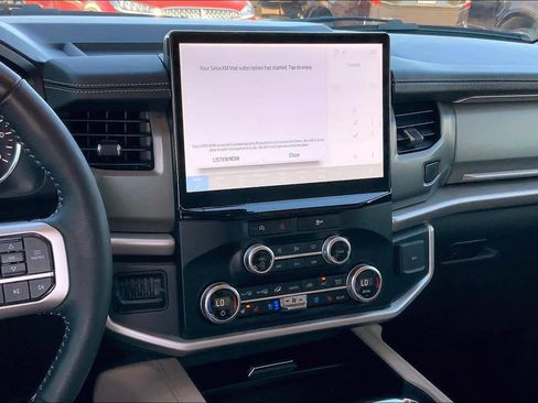 Used 2024 Ford Expedition Max XLT image 6