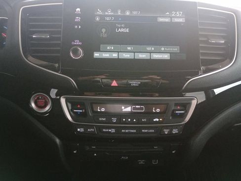Used 2022 Honda Pilot Touring image 11