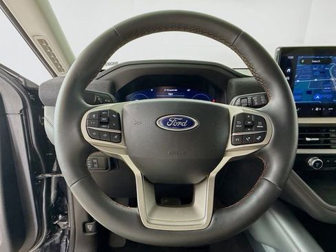 Used 2025 Ford Explorer Active RWD image 10