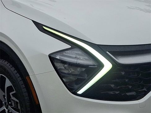 Certified 2023 Kia Sportage EX image 9