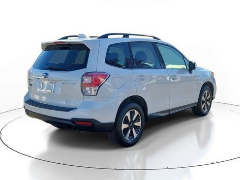 Used 2018 Subaru Forester 2.5i Premium w/ All-Weather Package image 4
