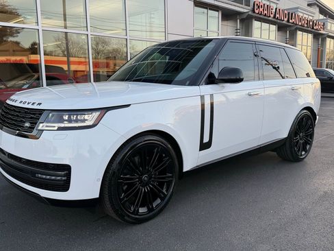 Used 2025 Land Rover Range Rover SE image 2