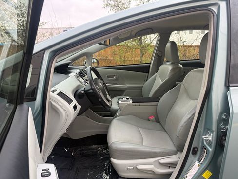 Used 2014 Toyota Prius V Five image 11