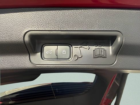 Used 2025 Ford Explorer ST-Line w/ ST-Line Street Pack AWD/4WD image 15