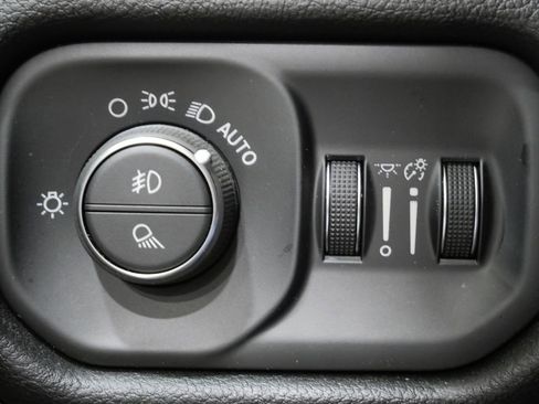 Used 2023 RAM 1500 Laramie AWD/4WD image 14