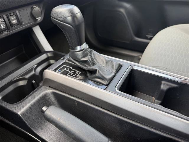 Used 2018 Toyota Tacoma SR5 AWD/4WD image 17