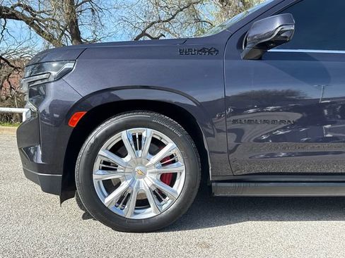 Used 2022 Chevrolet Suburban High Country AWD/4WD image 5
