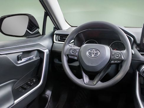 Used 2020 Toyota RAV4 XLE w/ Convenience Package image 11
