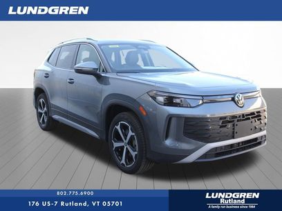 New 2025 Volkswagen Tiguan SE