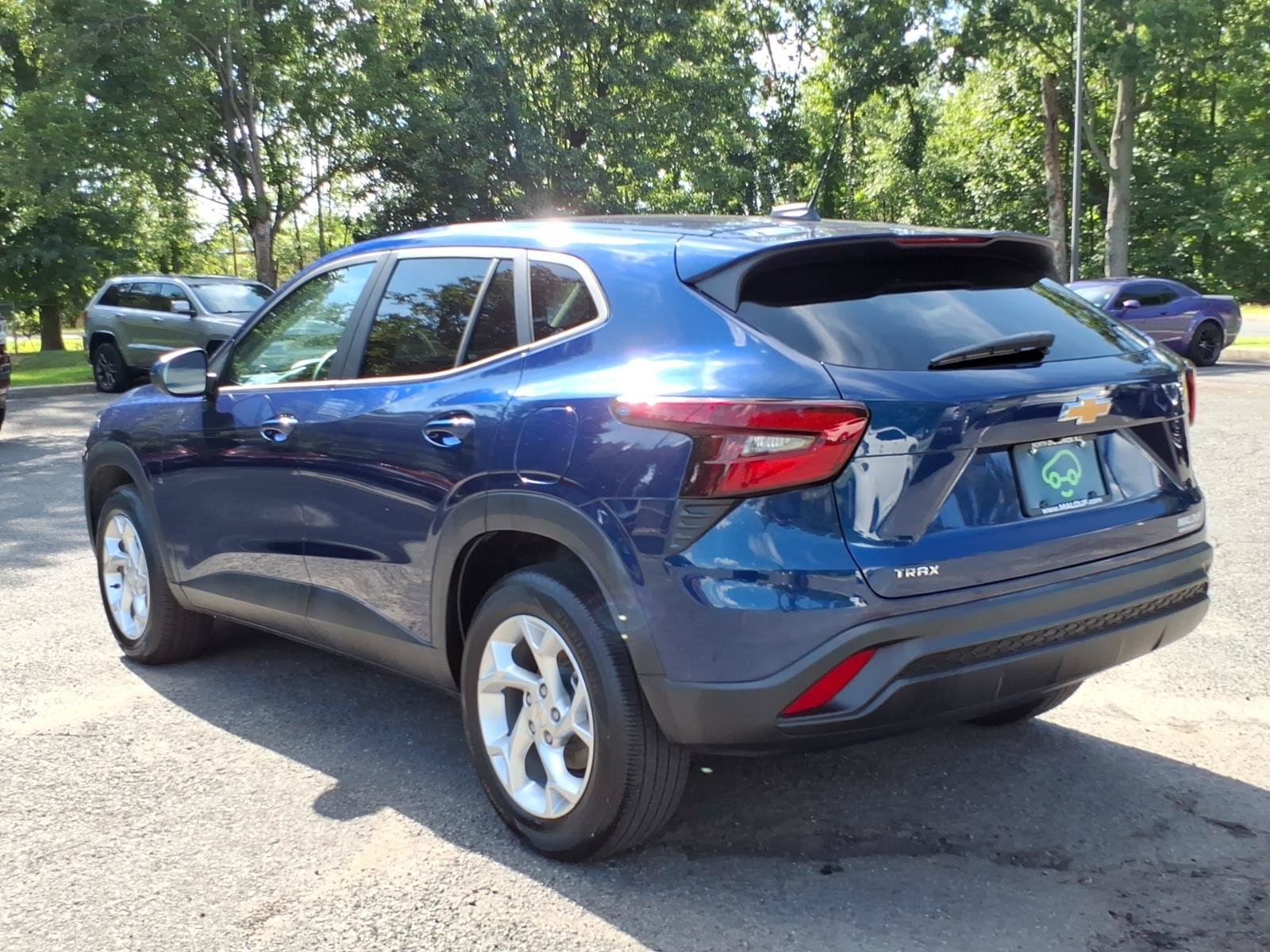 Used 2024 Chevrolet Trax LS w/ LS Convenience Package FWD image 4