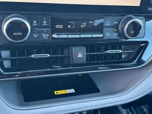 Certified 2023 Toyota Highlander XLE image 32