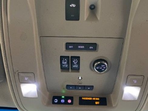 Used 2018 Cadillac Escalade ESV Luxury image 34