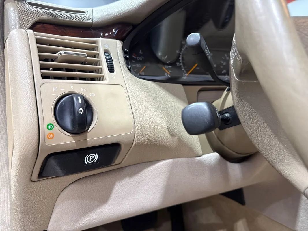 Used 1999 Mercedes-Benz E 320 Sedan image 96
