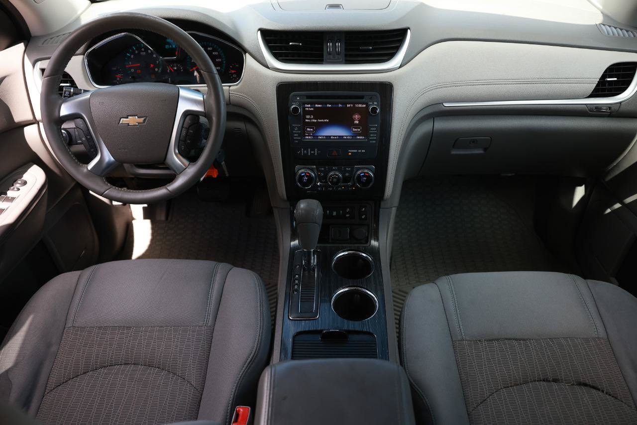Used 2015 Chevrolet Traverse LT FWD image 2
