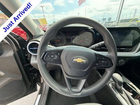 Used 2025 Chevrolet Trax LS w/ LS Convenience Package FWD image 25