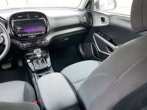 Used 2023 Kia Soul S FWD image 9