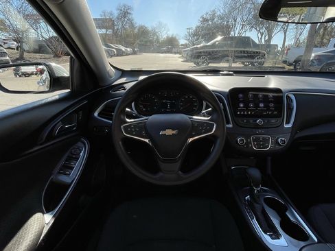 Used 2024 Chevrolet Malibu LT image 11
