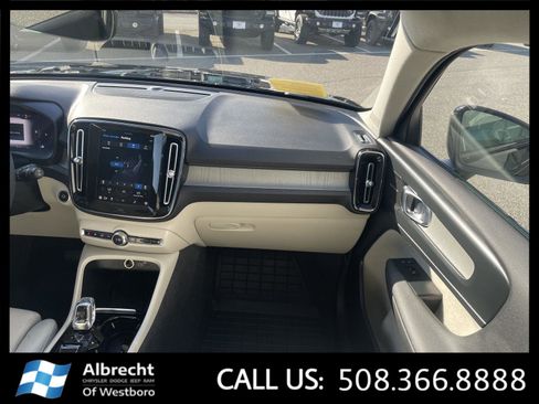 Used 2024 Volvo XC40 B5 Ultimate w/ Climate Package image 23