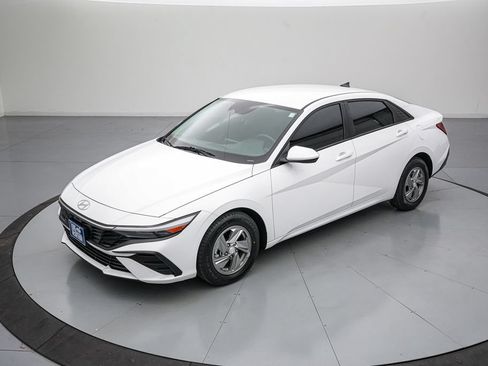 Used 2025 Hyundai Elantra SE FWD image 8