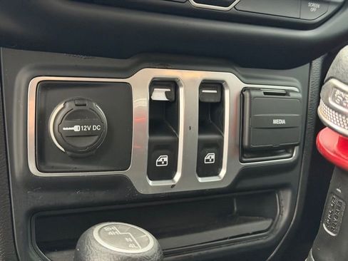 Used 2018 Jeep Wrangler Sport image 25