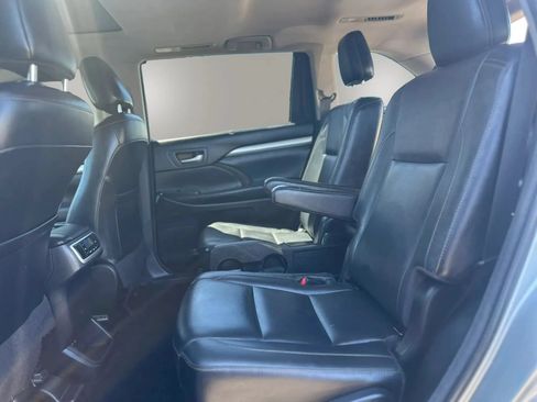 Used 2018 Toyota Highlander XLE FWD image 13