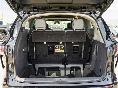 Certified 2022 Toyota Sienna Limited FWD image 28
