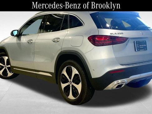 Used 2025 Mercedes-Benz GLA 250 4MATIC image 11