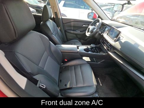 Used 2025 Nissan Rogue SV w/ SV Premium Package FWD image 8