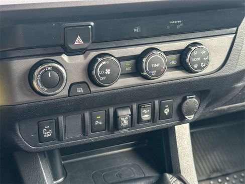 Used 2019 Toyota Tacoma TRD Off-Road image 33