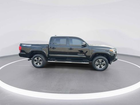 Used 2016 Toyota Tacoma TRD Sport w/ Towing Package AWD/4WD image 9