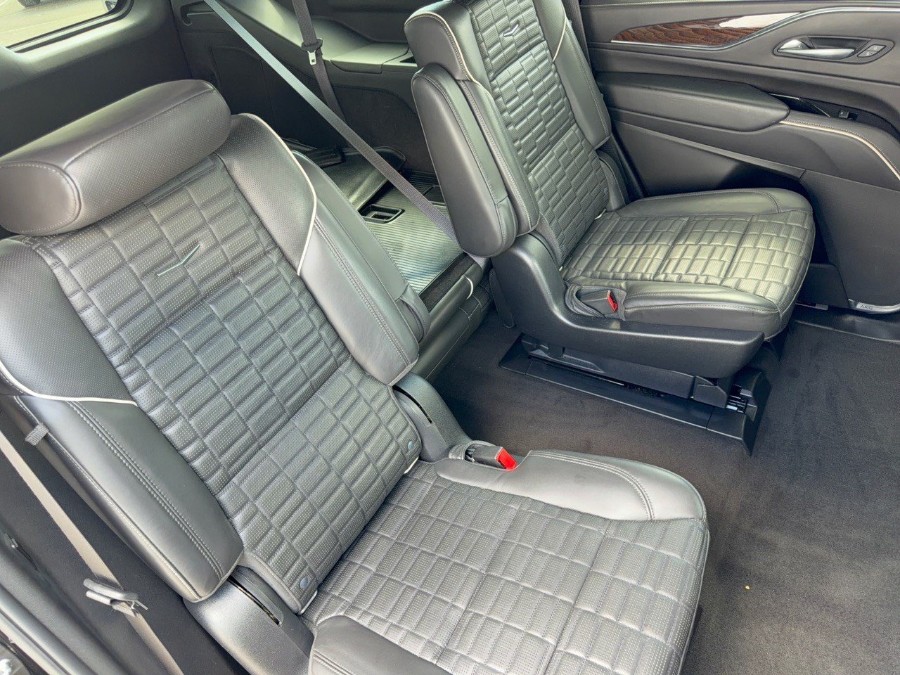 Used 2022 Cadillac Escalade Sport Platinum w/ Heavy-Duty Trailer Package AWD/4WD image 29
