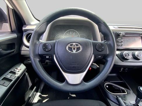 Used 2016 Toyota RAV4 LE FWD image 6