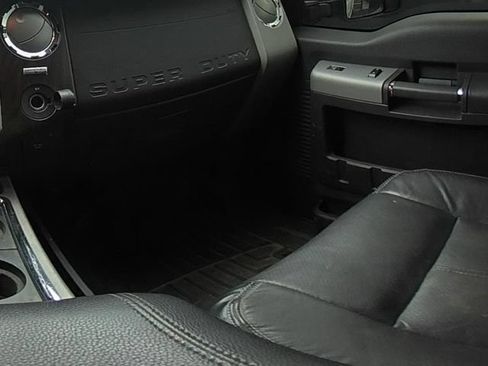 Used 2014 Ford F250 Lariat w/ Lariat Ultimate Package AWD/4WD image 28