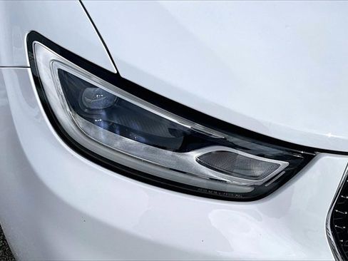 Used 2024 Chrysler Pacifica Touring-L image 29