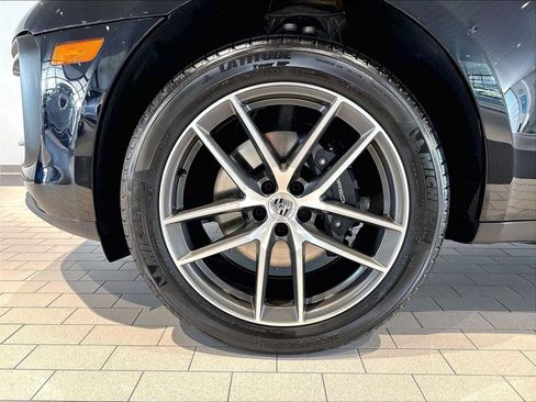 Used 2026 Porsche Macan AWD/4WD image 14