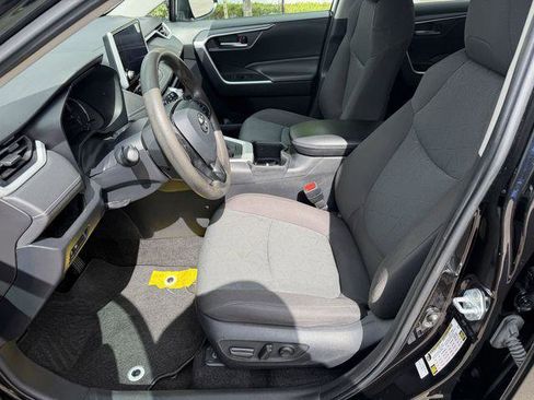 Certified 2023 Toyota RAV4 XLE FWD image 20