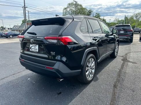 Used 2019 Toyota RAV4 XLE Premium w/ Cold Weather Package AWD/4WD image 8
