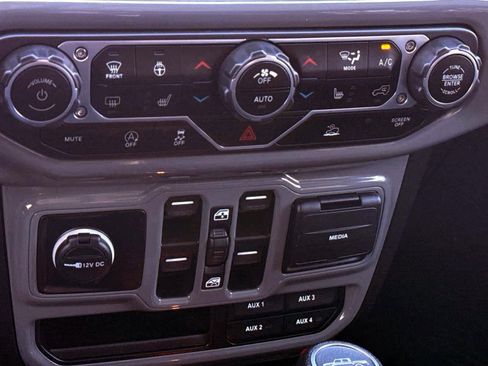 Used 2023 Jeep Gladiator Sport image 25