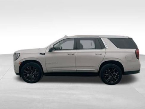 Used 2023 GMC Yukon Denali w/ Advanced Technology Package image 4