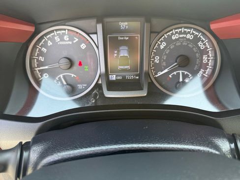 Used 2018 Toyota Tacoma TRD Off-Road w/ Technology Package AWD/4WD image 15