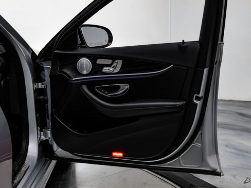 Used 2020 Mercedes-Benz E 350 4MATIC Sedan w/ Parking Assistance Package image 77