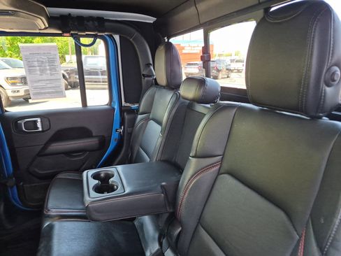 Used 2022 Jeep Gladiator Rubicon w/ Cold Weather Group image 17