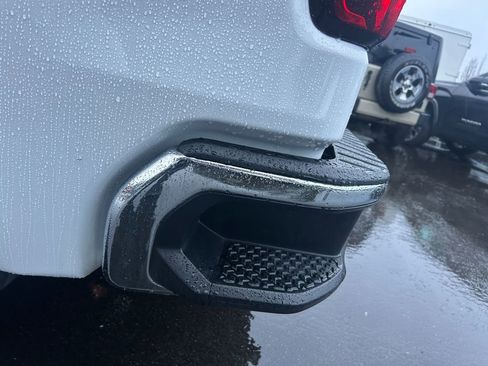 Used 2022 GMC Sierra 1500 SLE image 35