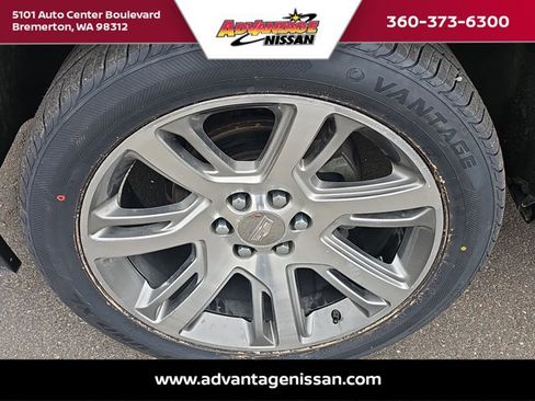 Used 2017 Cadillac Escalade ESV Premium Luxury AWD/4WD image 24