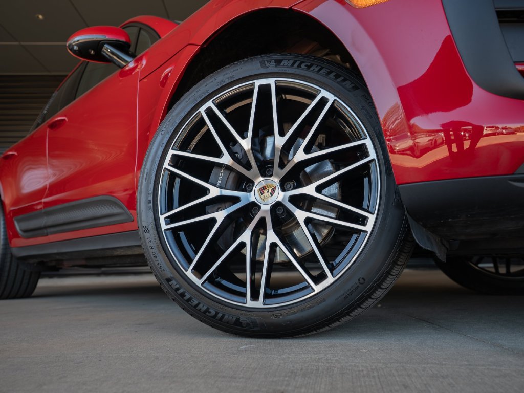 Certified 2023 Porsche Macan AWD/4WD image 12