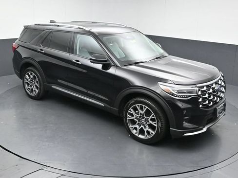 Used 2025 Ford Explorer Platinum w/ Ultimate Package AWD/4WD image 44