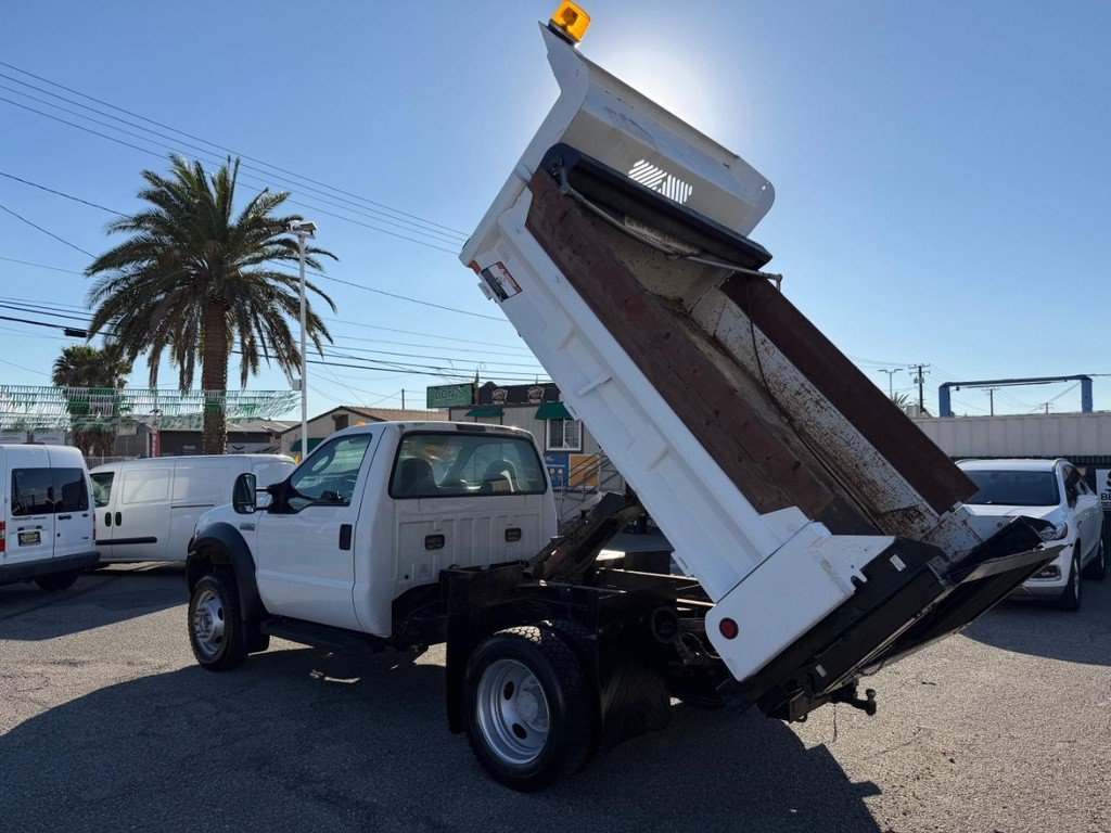 Used 2006 Ford F550 2WD Regular Cab Super Duty image 18
